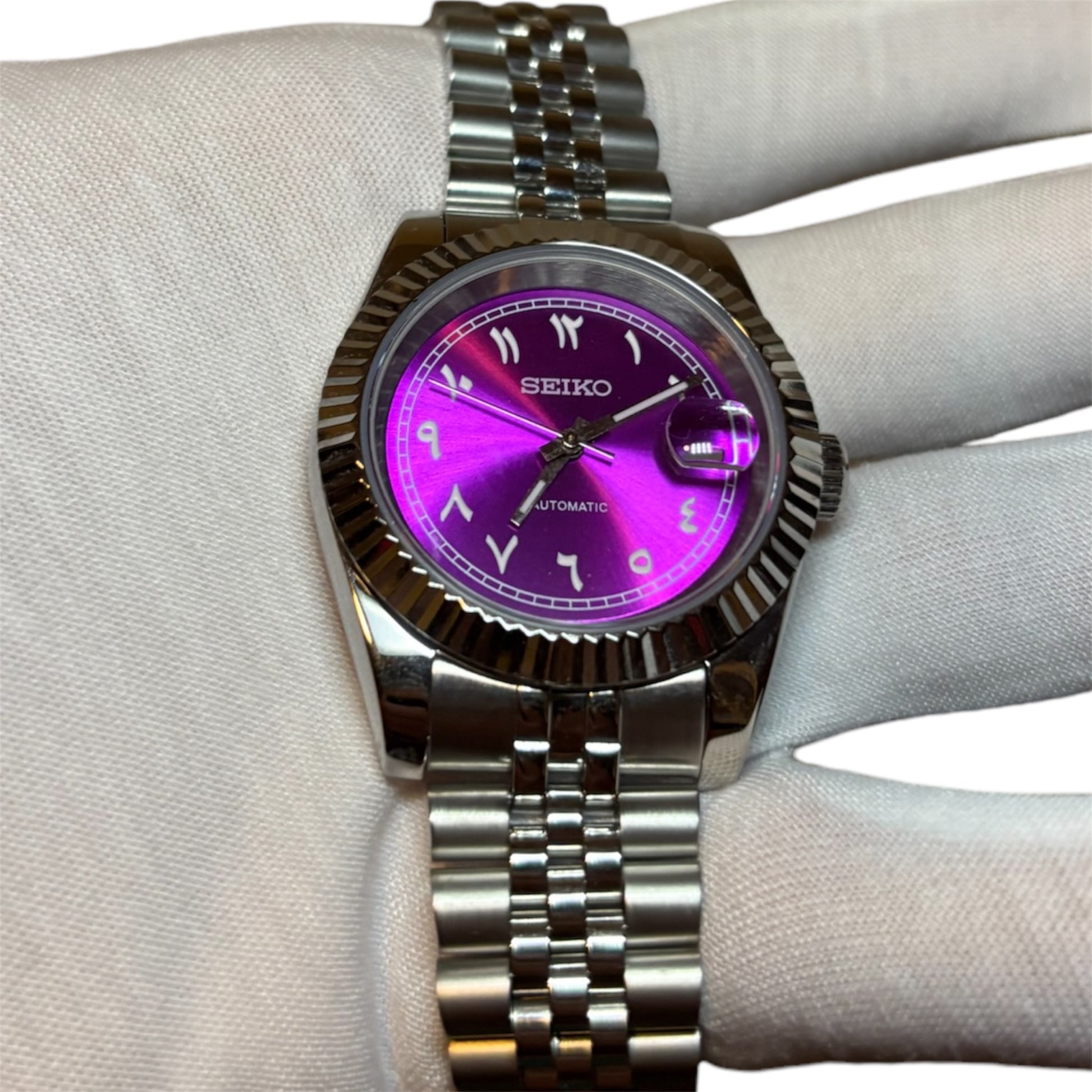 seiko arabic dial violette avec bracelet jubilée 